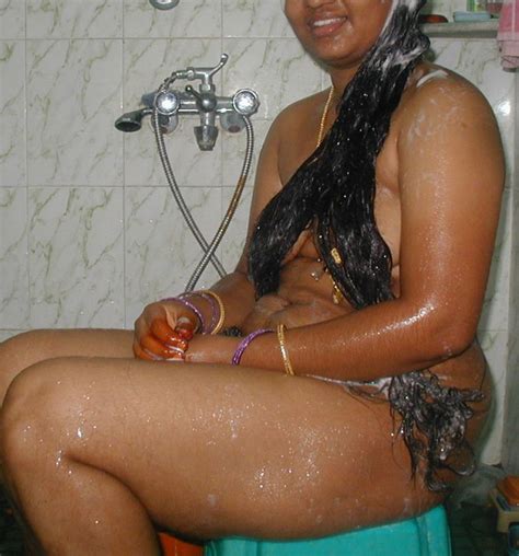 hot desi aunty bathing cumception