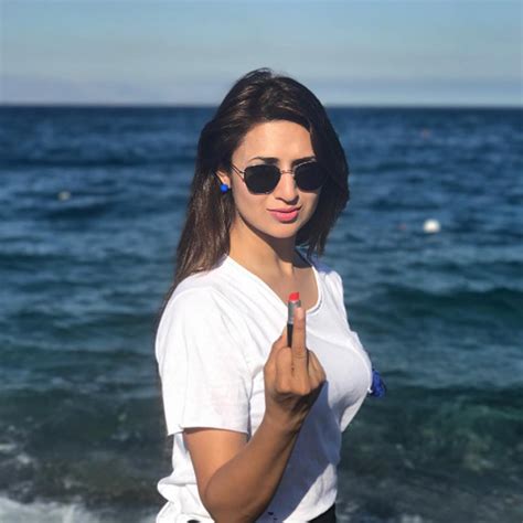 Divyanka Tripathi Dahiya Posing At Beach In Italy Pics