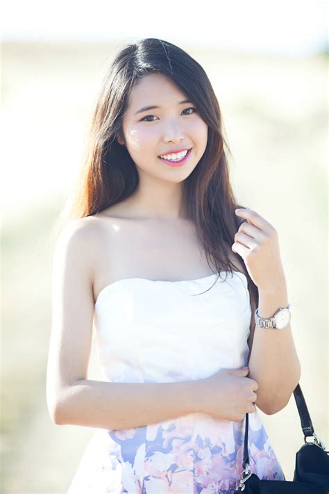 ally gong tobi model smile asian girl korean chinese xx photoz site