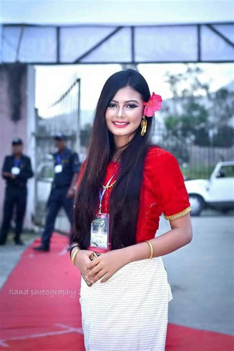 manipuri girl traditional attires asian outfits saree