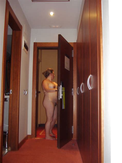 exhibitionist wife hotel flashing 31 imagens