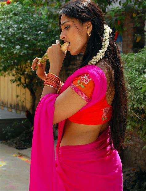 Anushka Shetty Cute Hd Pics In Saree Indian Actress Wallpapers Photos