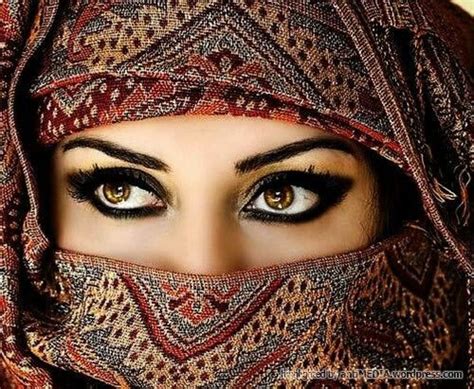 An Arab Beautiful Bride With Bright Eyes And Nakab Womens Clothing