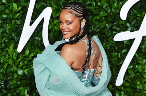 rihanna blessed our 2020 with a makeup free selfie billboard billboard