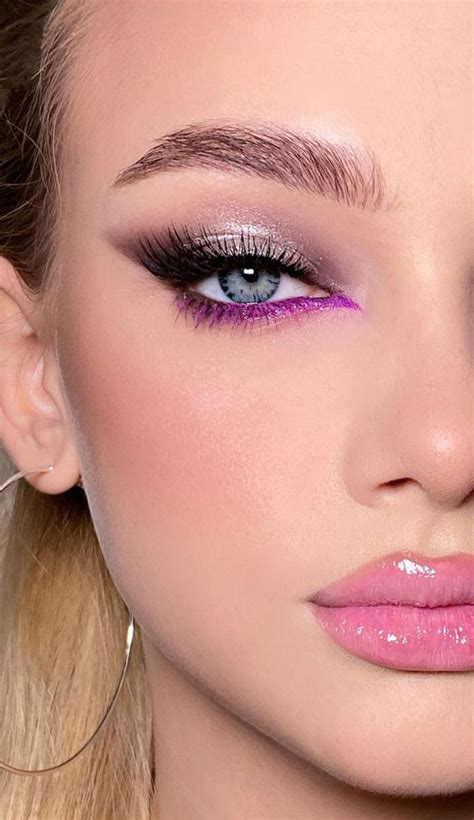 gorgeous makeup trends   wearing   muted purple