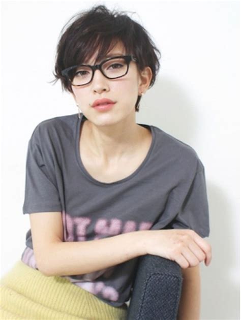 Short Hair Pixie Cut Hairstyle With Glasses Ideas 77