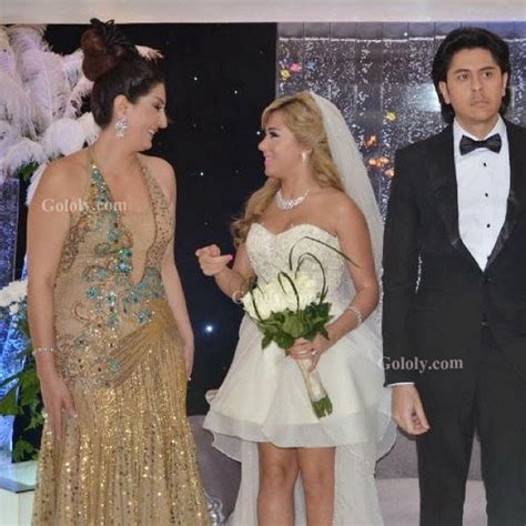 sowar fadhaye7 وفاء عامر تتألق بفستان ذهبي في زفاف سارة سلامة صور ايه الجمال ده