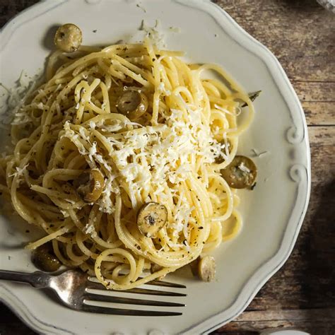 spaghetti  olive oil garlic  olives real greek recipes