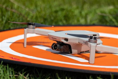 dji mavic mini  drone  orange landing mat pad editorial photography image  green