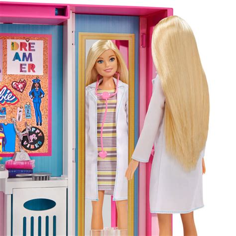 Barbie Dream Closet With Blonde Barbie Doll And 25 Pieces Toys R Us Canada