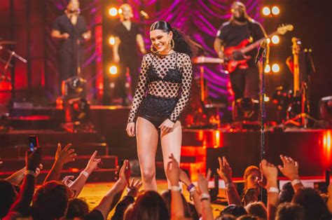 jessie j reveals she wants her naked photos leaked daily