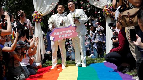 hundreds tie the knot as same sex marriages become legal