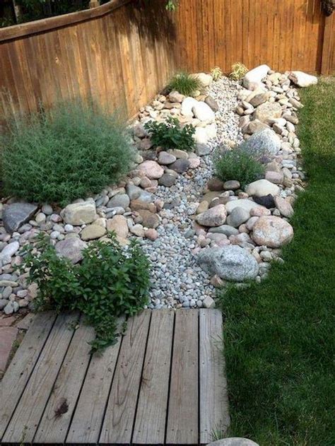 rock garden edging ideas front yards arrange  sizes  rocks