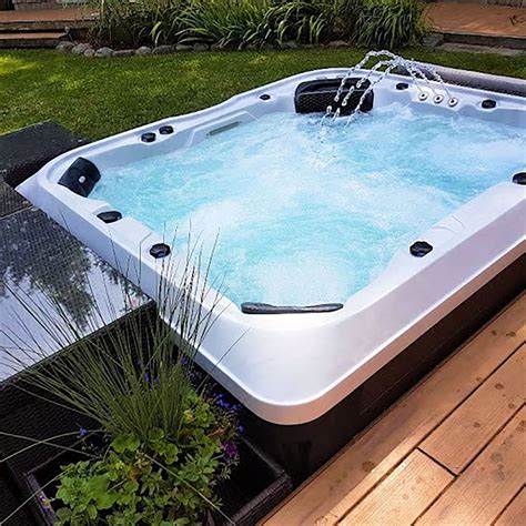 kingston luxury hot tub   jets  person outdoor spa