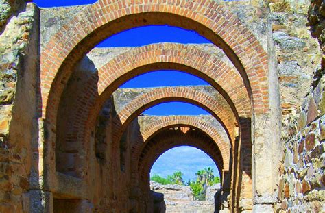 arcos de medio punto del anfiteatro romano de merida flickr