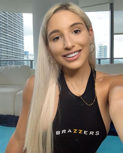 top trending female pornstars that are owning 2021 wow