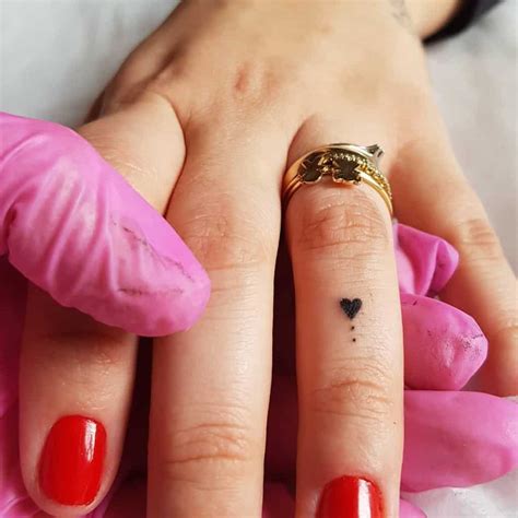 Top 73 Best Hand Tattoos For Women [2021 Inspiration Guide]