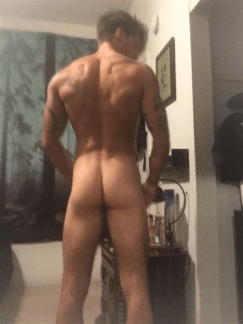 straight hung hunk fit males shirtless and naked