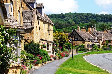 travel guide   cotswolds visitor information sykes cottages