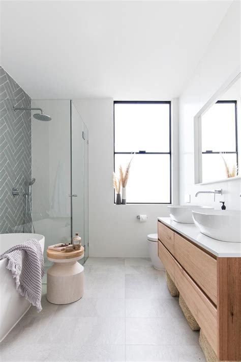 badkamer inspiratie met visgraat tegels mincio bathroom tile designs