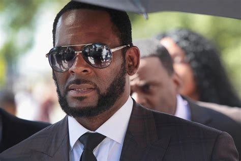 r kelly charged with sex crimes after ‘paying 17 year old