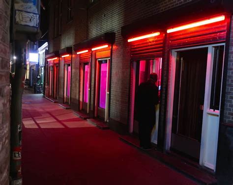 amsterdam audio tours explore red light district with 22 experts amsterdam red light district