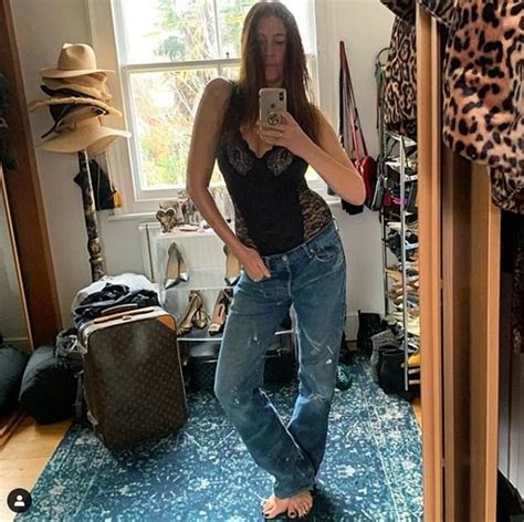 lisa snowdon oozes sex appeal in a black lace body and vintage jeans daily mail online