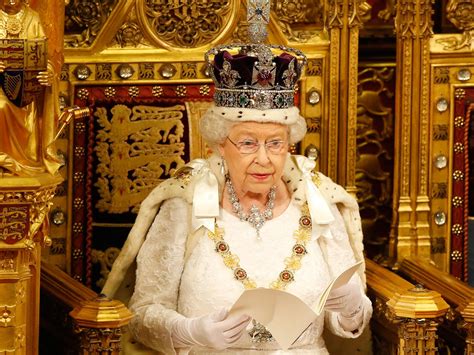 Queen Elizabeth Ii Urged By Uk Republicans To Abdicate On