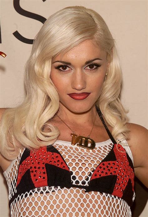 Celebrate Gwen Stefani S Birthday With 45 Pics Of Her In Red Lipstick Mtv