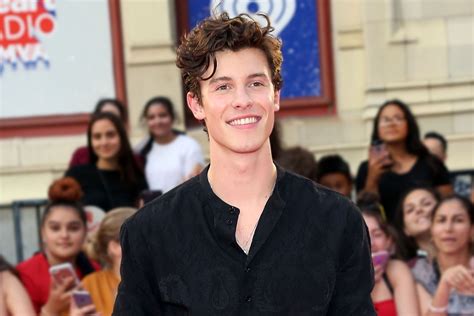 Shawn Mendes Says He S Currently Single With No Plans To Rush Into A