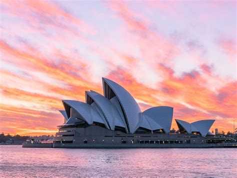 amazing attractions  australia   travel guide trips