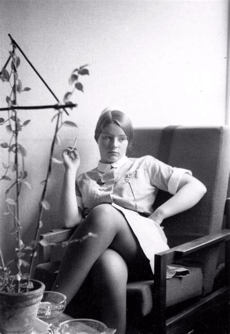 33 Badass Photos Of Smoking Ladies From The 1960s