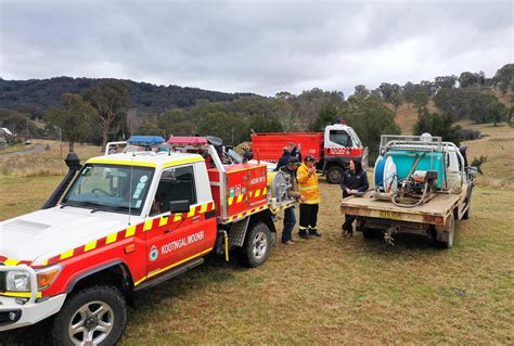 rfs  farmers team   fight fire  australian rural regional news
