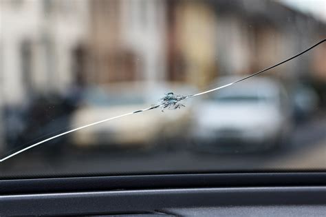 repair  cracked windscreen  replacing  instant windscreens nz