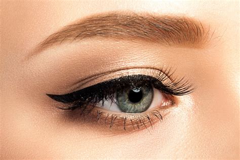 flirty ways  wear black eyeliner beautyfrizz