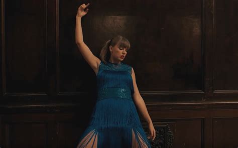 taylor swift loses all her inhibitions in video for