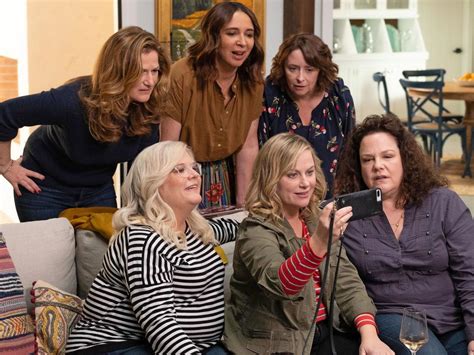 wine country review amy poehler s netflix comedy film is ultimately a blur