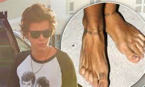 One Direction S Harry Styles Shows Off New Ankle Tattoos