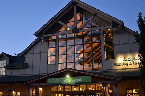 Ll Bean Freeport Maine Flagship And Outlet Stores