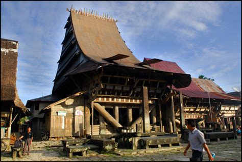 rumah adat  unik  indonesia weproud
