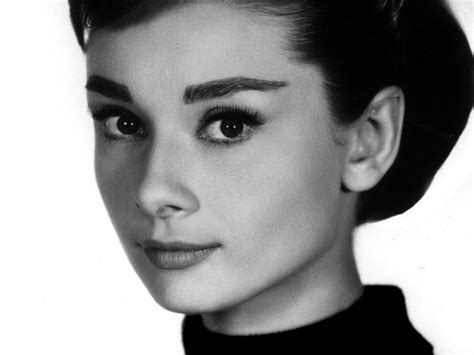 beautiful audrey hepburn wallpaper 1600x1200 7044