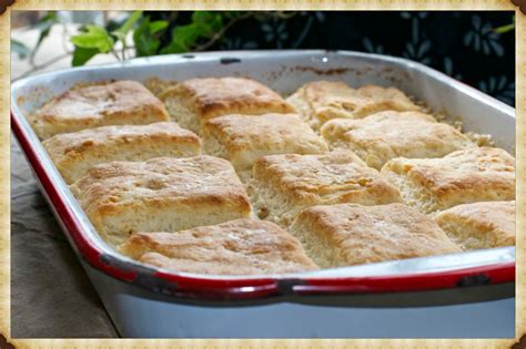 famous recipes biscuits  gravy breakfast casserole