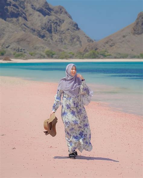 10 Referensi Outfit Hijab Ke Pantai Ala Selebgram Indonesia