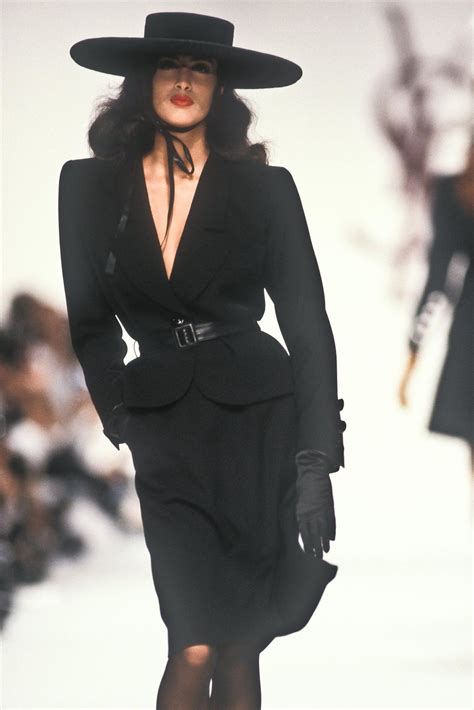 Yasmeen Ghauri Ysl Runway 90 S In 2019 Fashion 90s