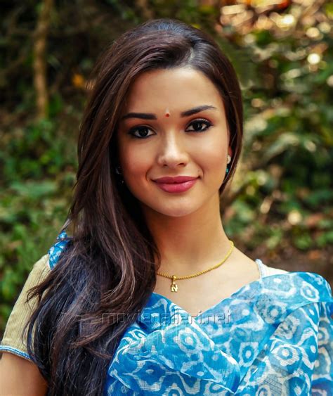 picture  actress amy jackson  gethu