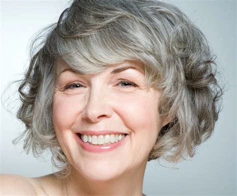 Coiffure Femme Tendance Quelle Coupe De Cheveux à éviter Après 50 Ans