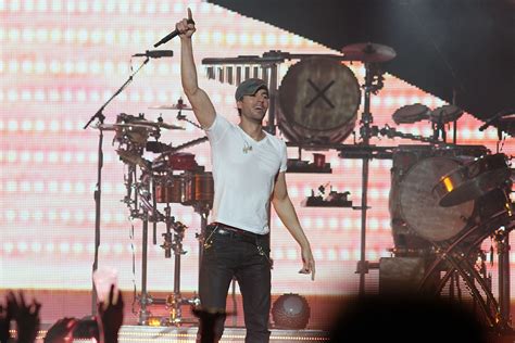 enrique iglesias injures hand grabbing drone  concert rolling stone