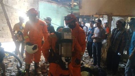 kronologi kuli bangunan tewas jatuh ke lubang septic tank evakuasi 10