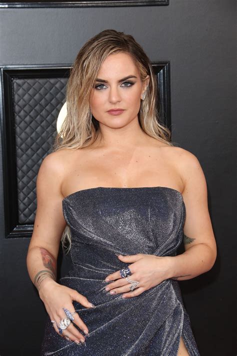 Jojo Shows Her Legs And Cleavage At The 62nd Annual Grammy