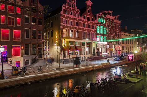 What To Expect In The Amsterdam Red Light District